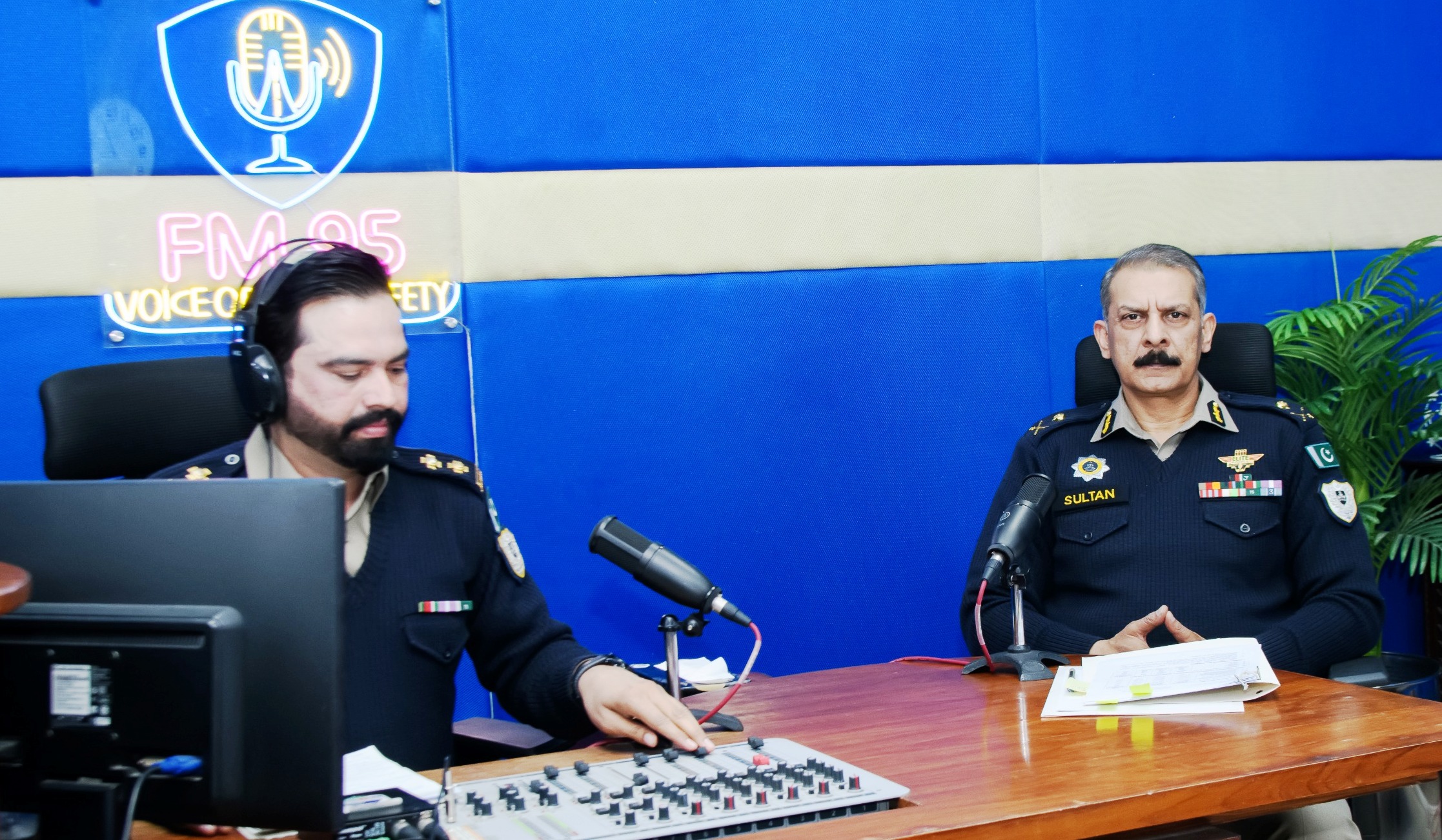 IG NHMP SULTAN AHMED CHAUDHRY HOLDS LIVE E-KHULI KATCHERY ON FM-95 RADIO AND OFFICIAL FACEBOOK PAGE